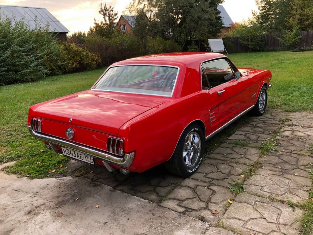 Ford Mustang - 12